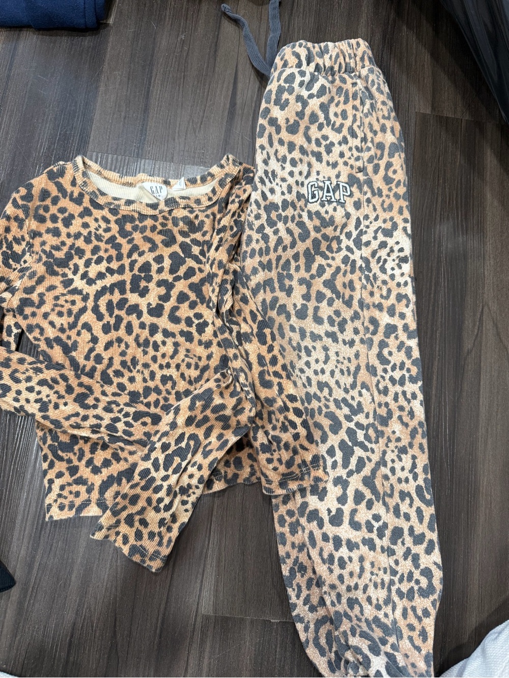 Gap Outfit - Picture 2 of 2